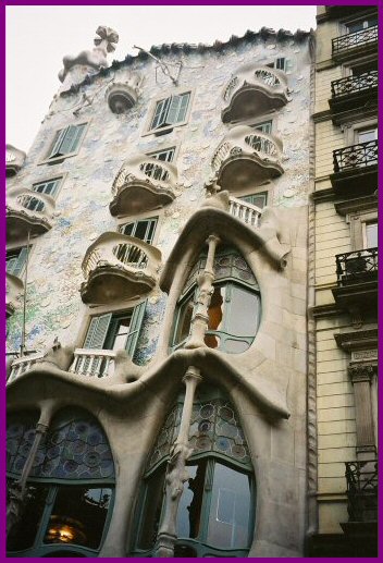 More Gaudi Detail.jpg - 59053 Bytes